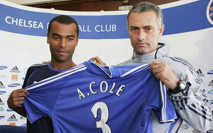 Vụ chuyển nhượng của Ashley Cole sang Chelsea năm 2007 gây nhiều điều tiếng, không chỉ vì anh bỏ Arsenal để sang một CLB cùng thành phố, mà còn bởi Chelsea bị phạt vì đã đi đêm với cầu thủ này.
